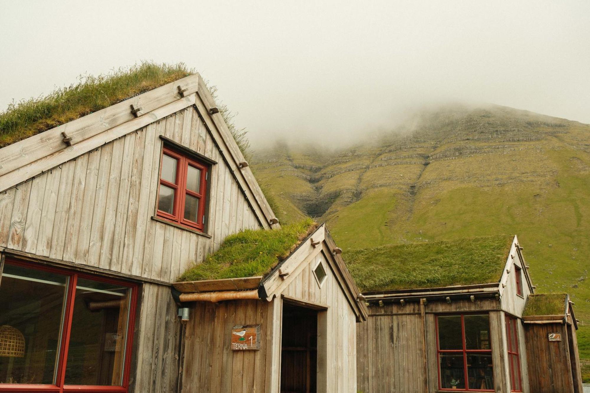 Mulafossur Cottages By Famous Waterfall In Gasadalur Exterior photo