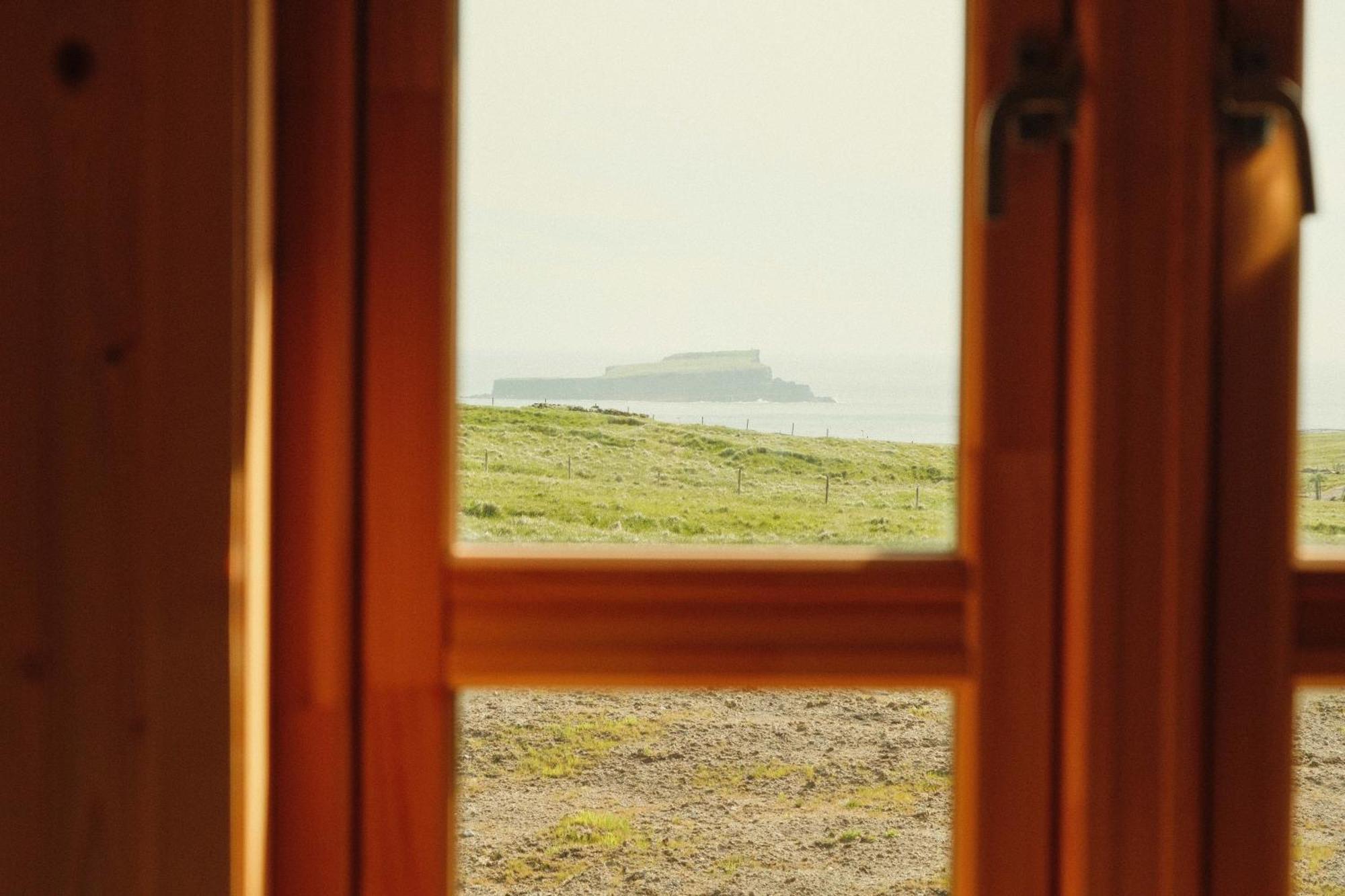 Mulafossur Cottages By Famous Waterfall In Gasadalur Exterior photo