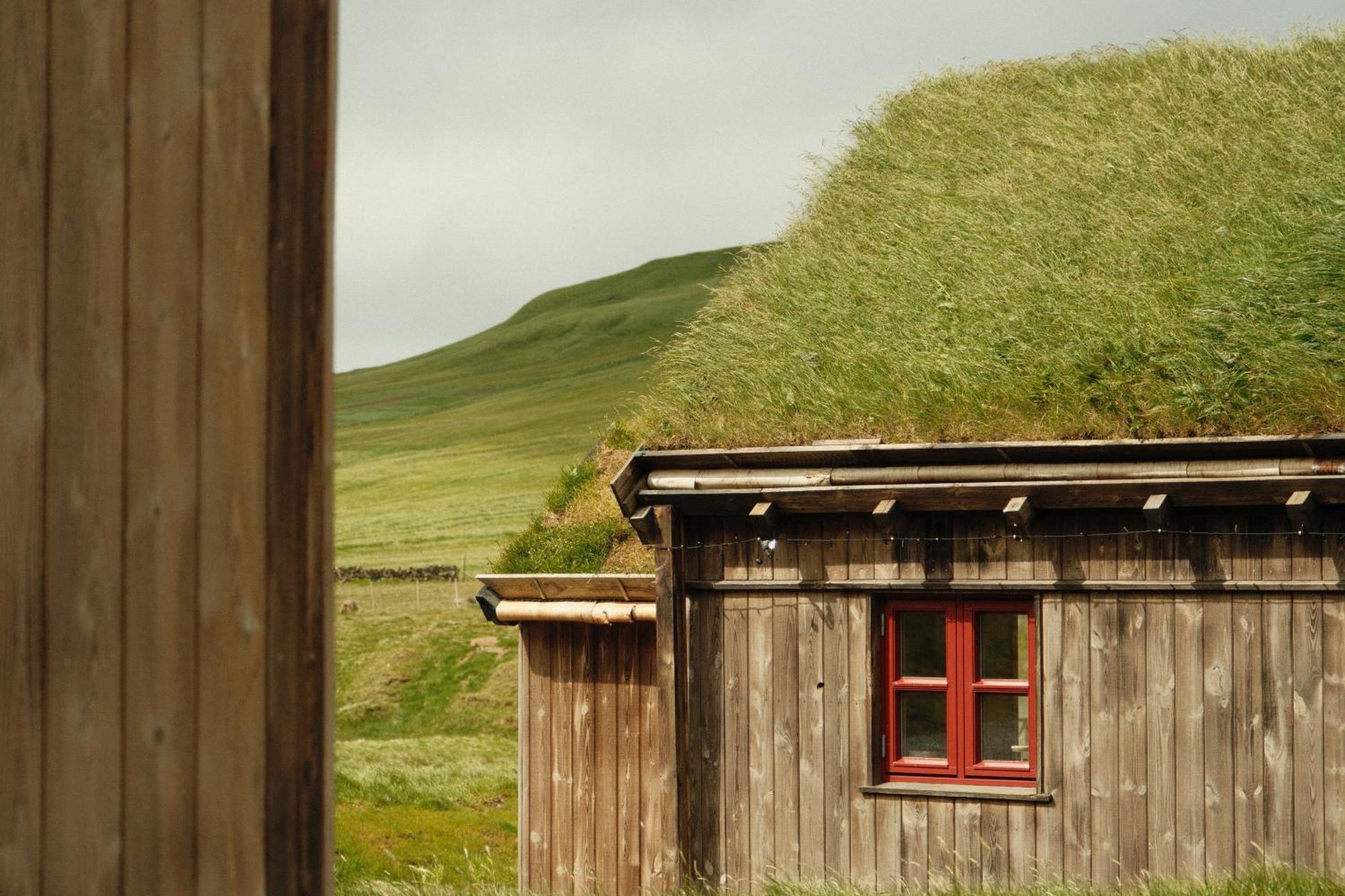 Mulafossur Cottages By Famous Waterfall In Gasadalur Exterior photo